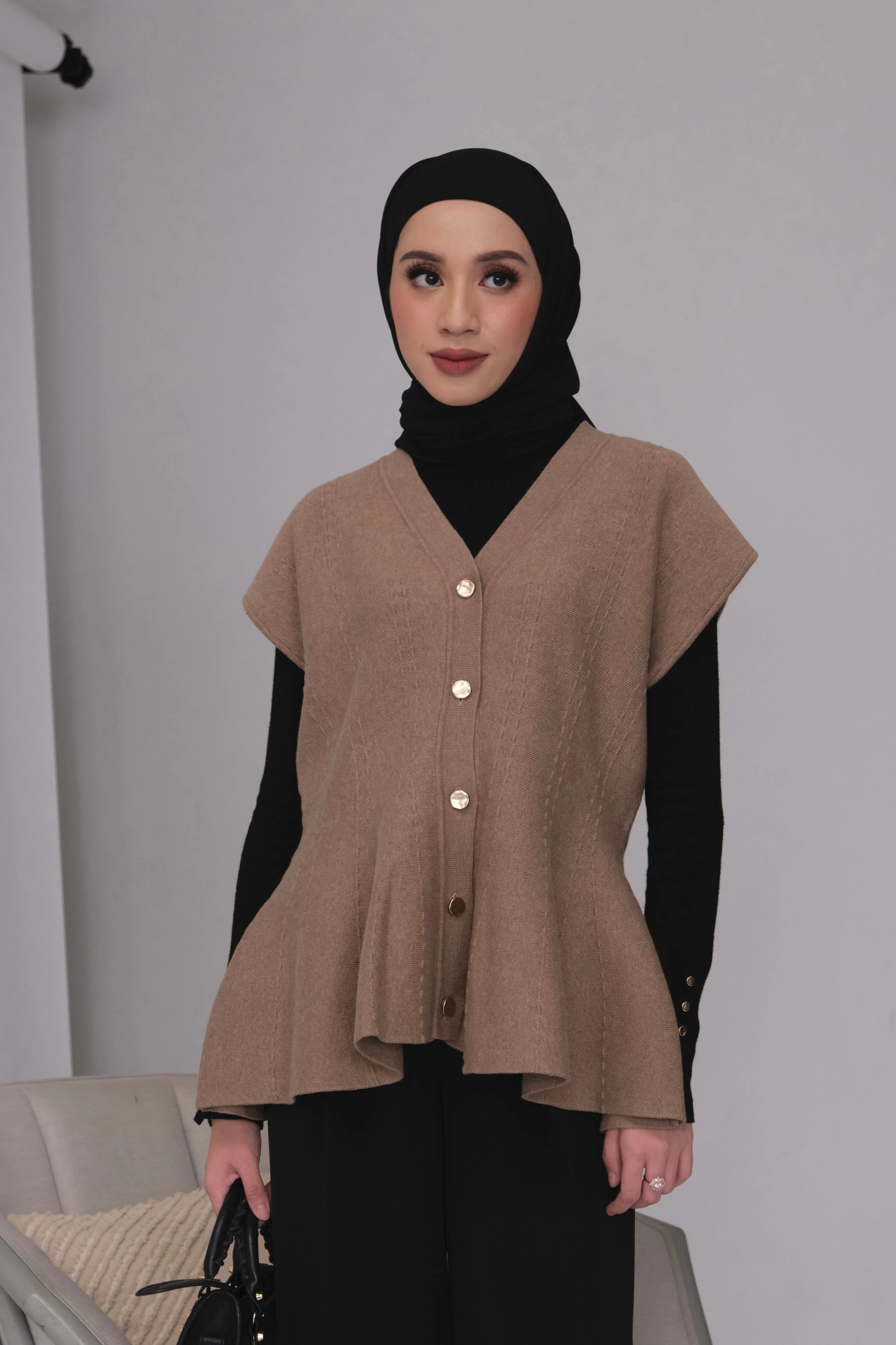 Cheer Vest - Mocca - Rompi Rajut Wanita Bahan Knit